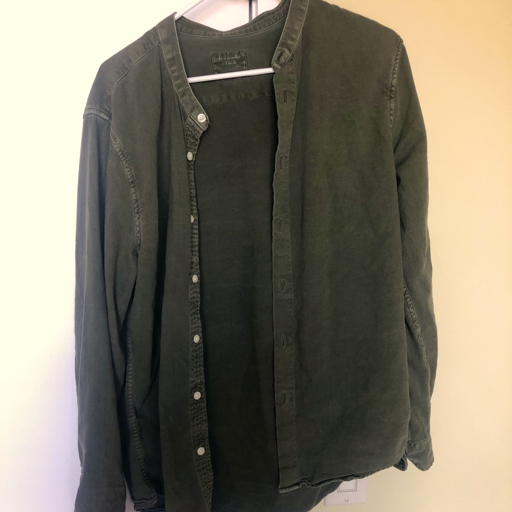 Abercrombie & Fitch button-up shirt women’s large